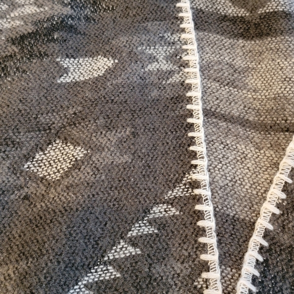 Express, womens, one size, poncho, gray, black, white - Picture 2 of 4